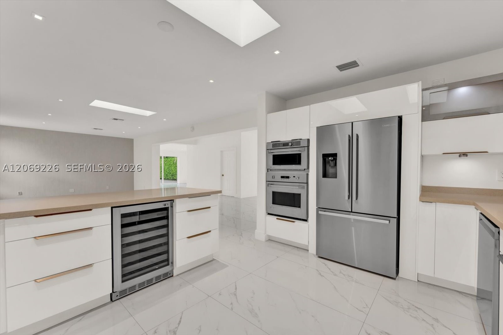1777 Daytonia Rd, Miami Beach FL 33141