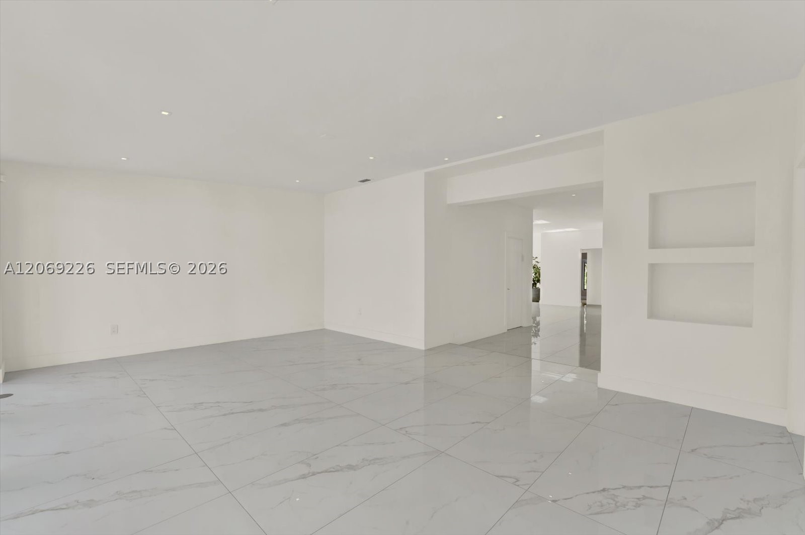 1777 Daytonia Rd, Miami Beach FL 33141