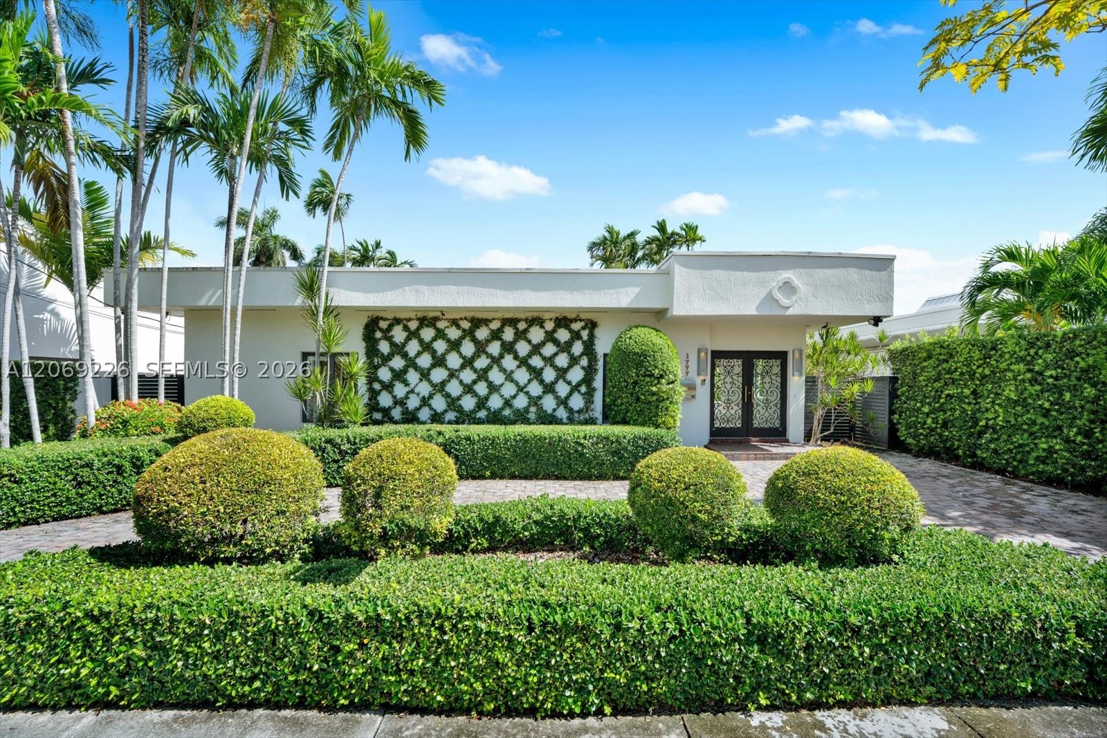 1777 Daytonia Rd, Miami Beach FL 33141