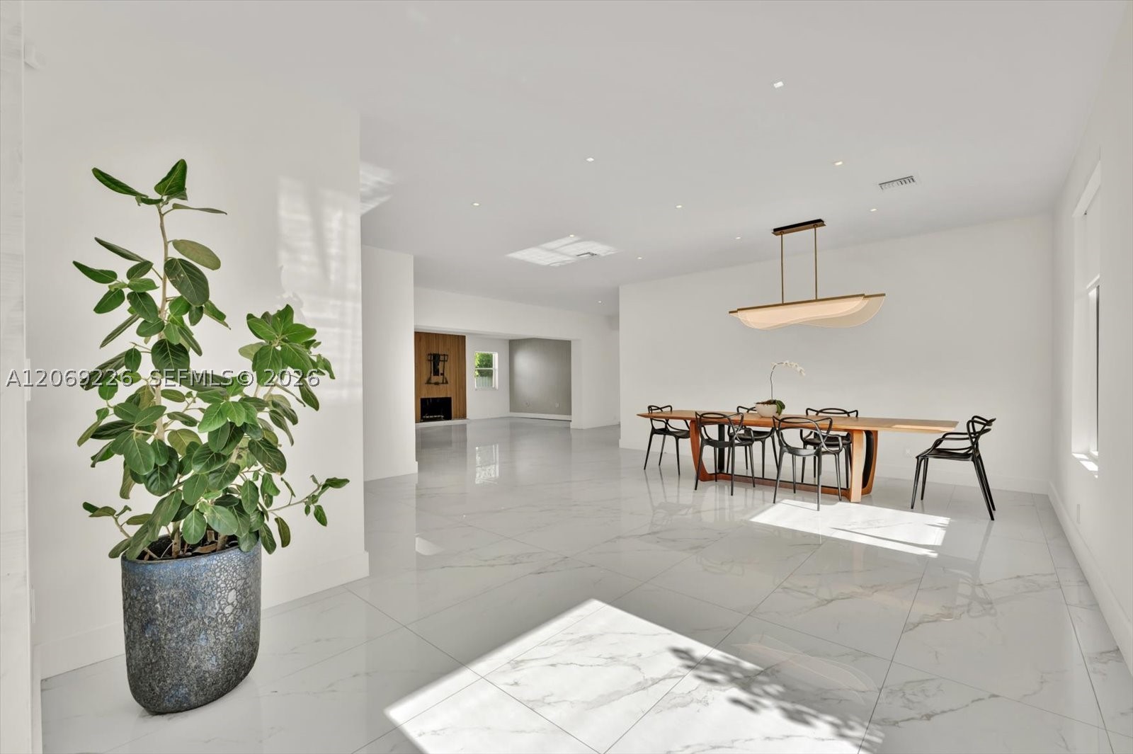 1777 Daytonia Rd, Miami Beach FL 33141