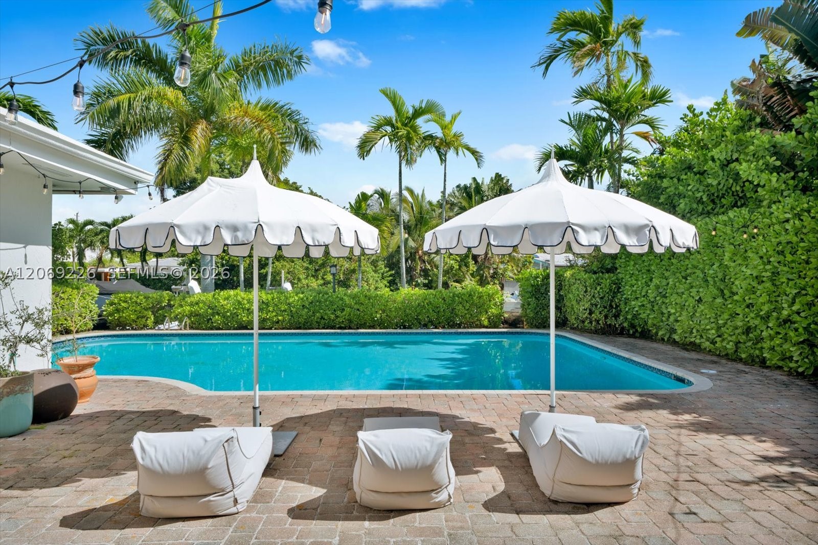 1777 Daytonia Rd, Miami Beach FL 33141
