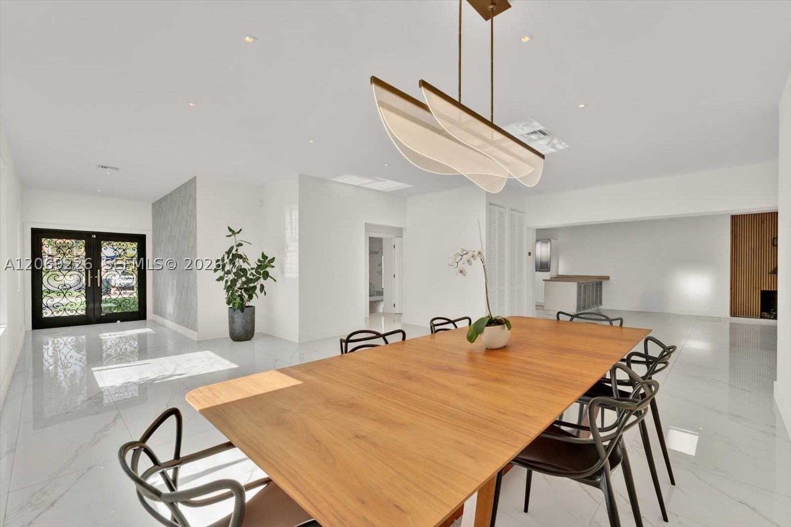 1777 Daytonia Rd, Miami Beach FL 33141