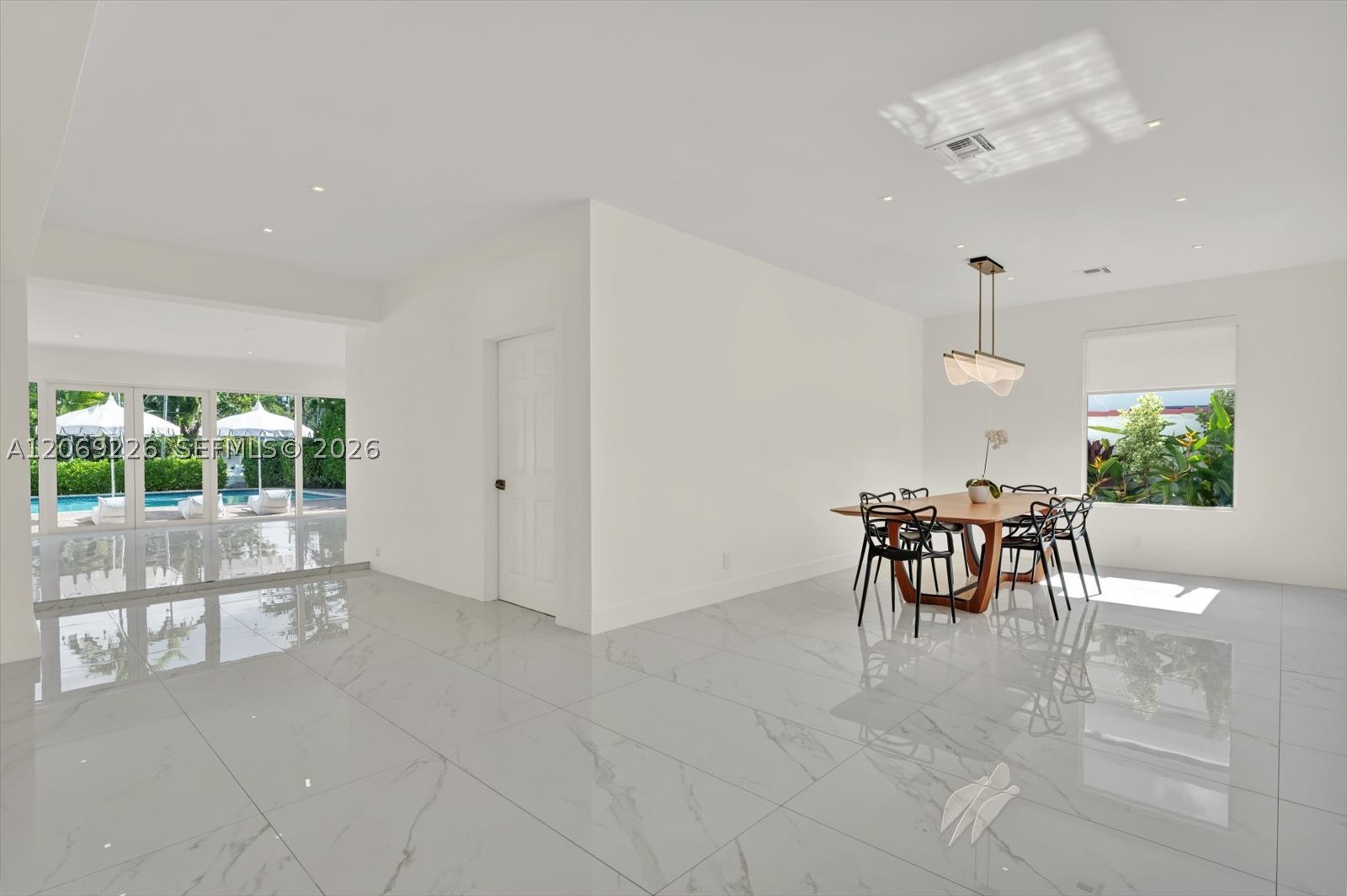 1777 Daytonia Rd, Miami Beach FL 33141