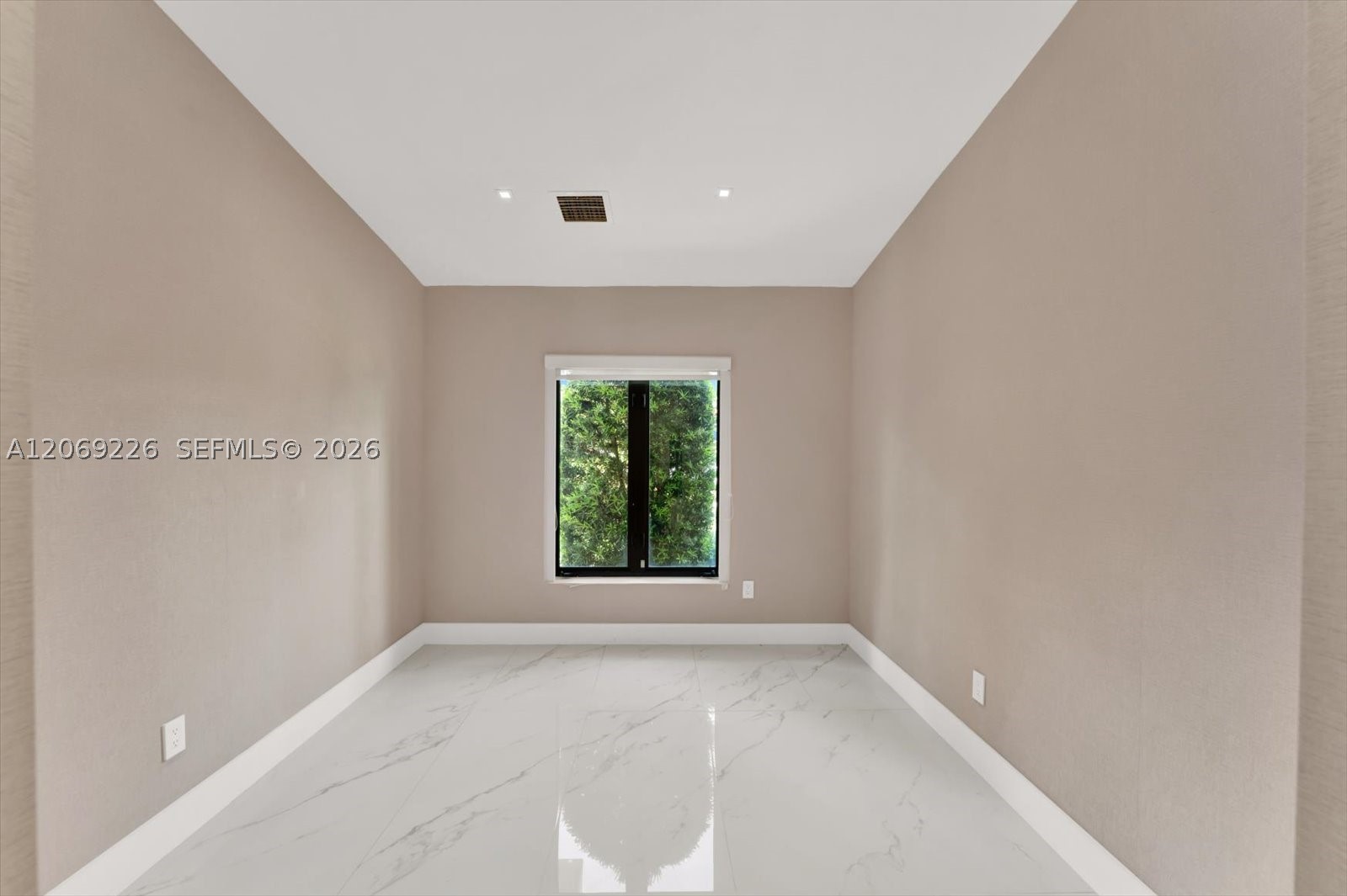 1777 Daytonia Rd, Miami Beach FL 33141