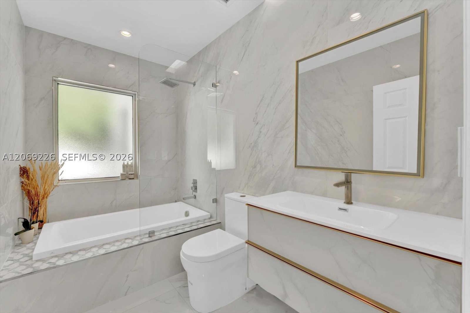1777 Daytonia Rd, Miami Beach FL 33141