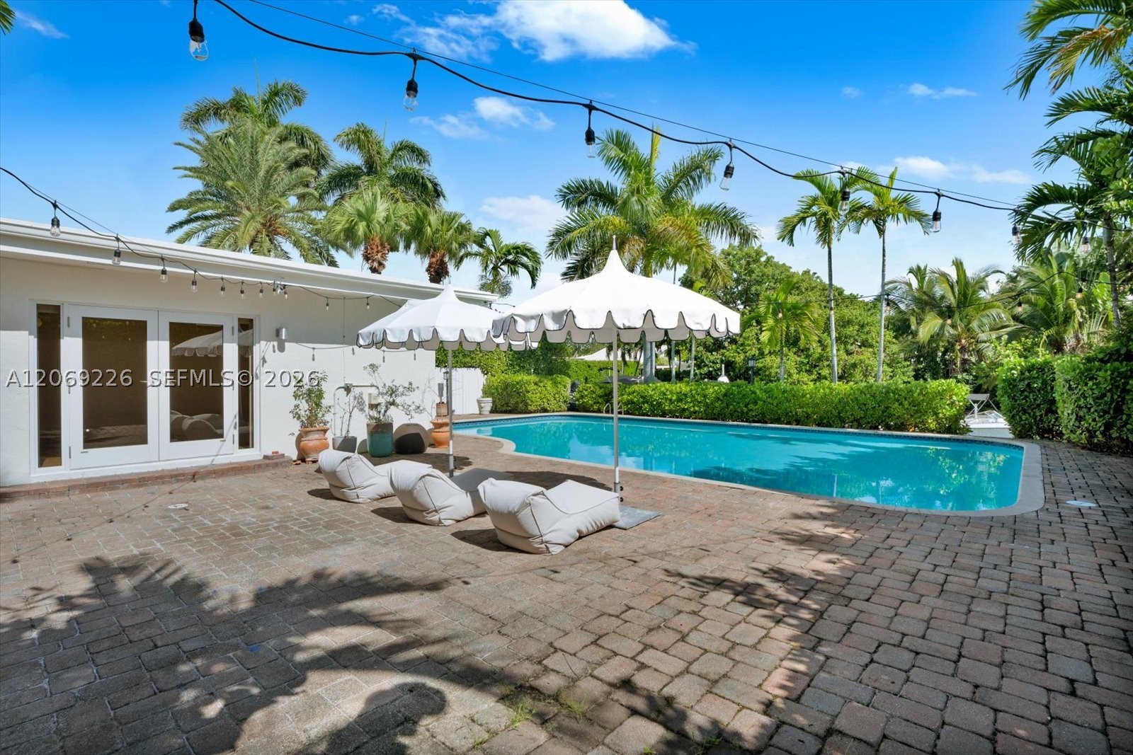 1777 Daytonia Rd, Miami Beach FL 33141