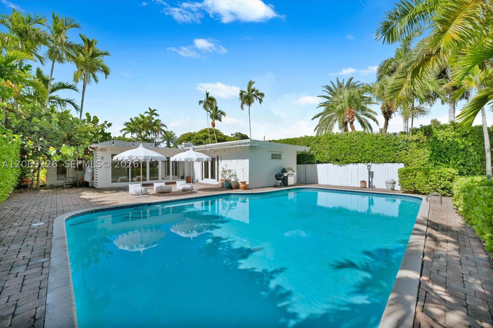 1777 Daytonia Rd, Miami Beach FL 33141
