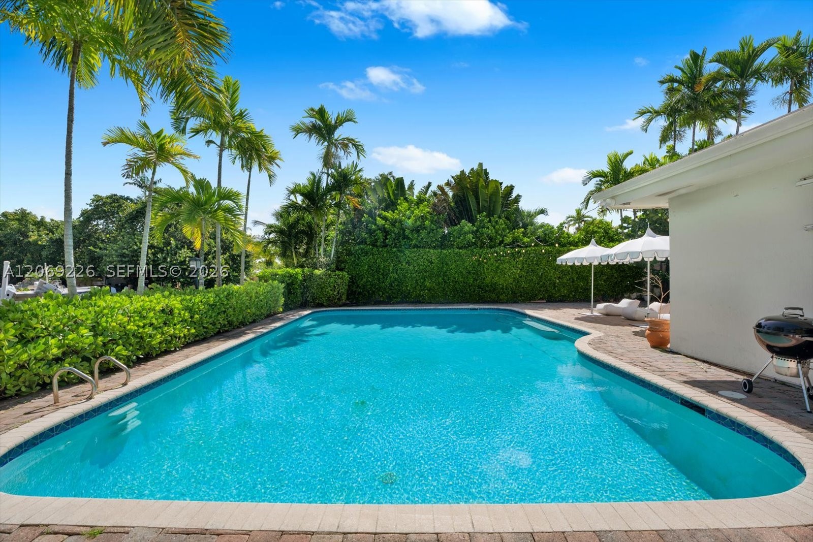 1777 Daytonia Rd, Miami Beach FL 33141
