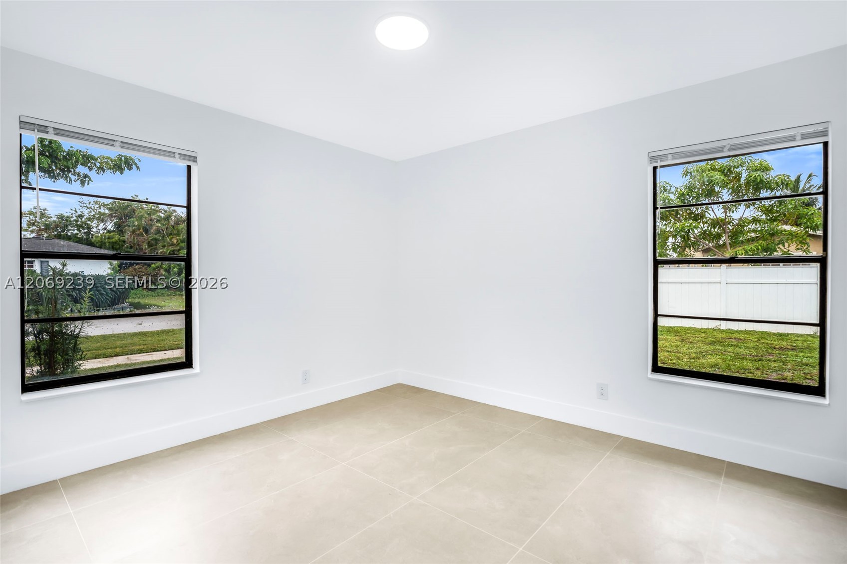 5090 SW 11th St, Margate FL 33068