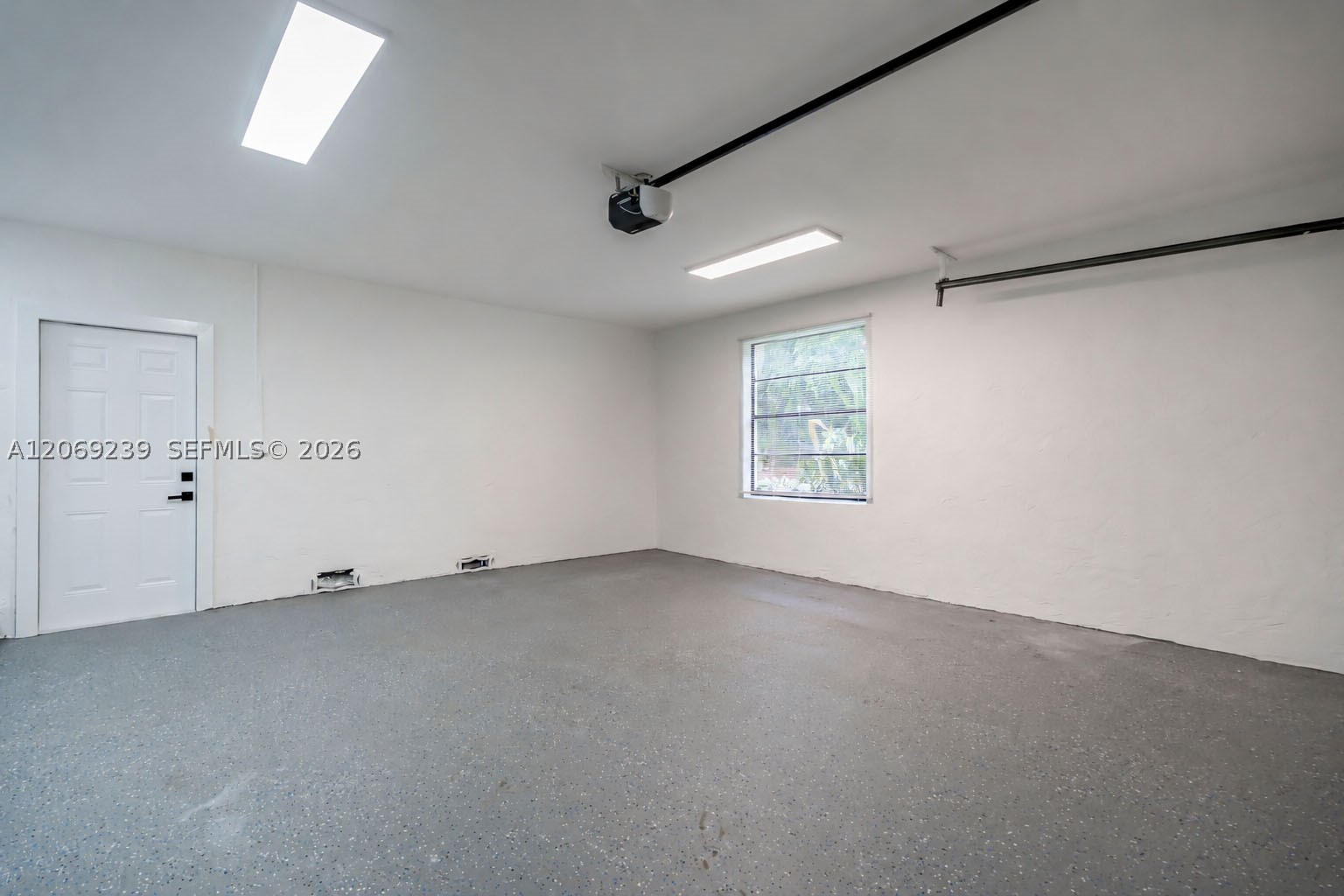 5090 SW 11th St, Margate FL 33068