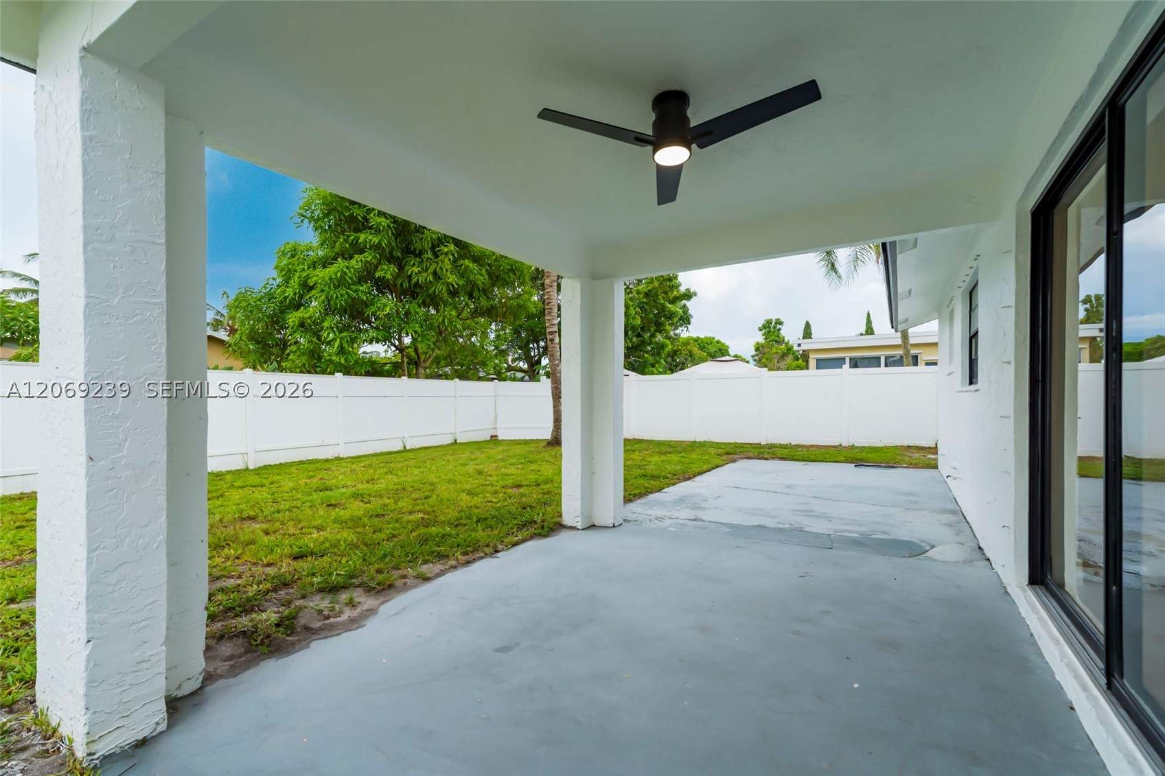 5090 SW 11th St, Margate FL 33068