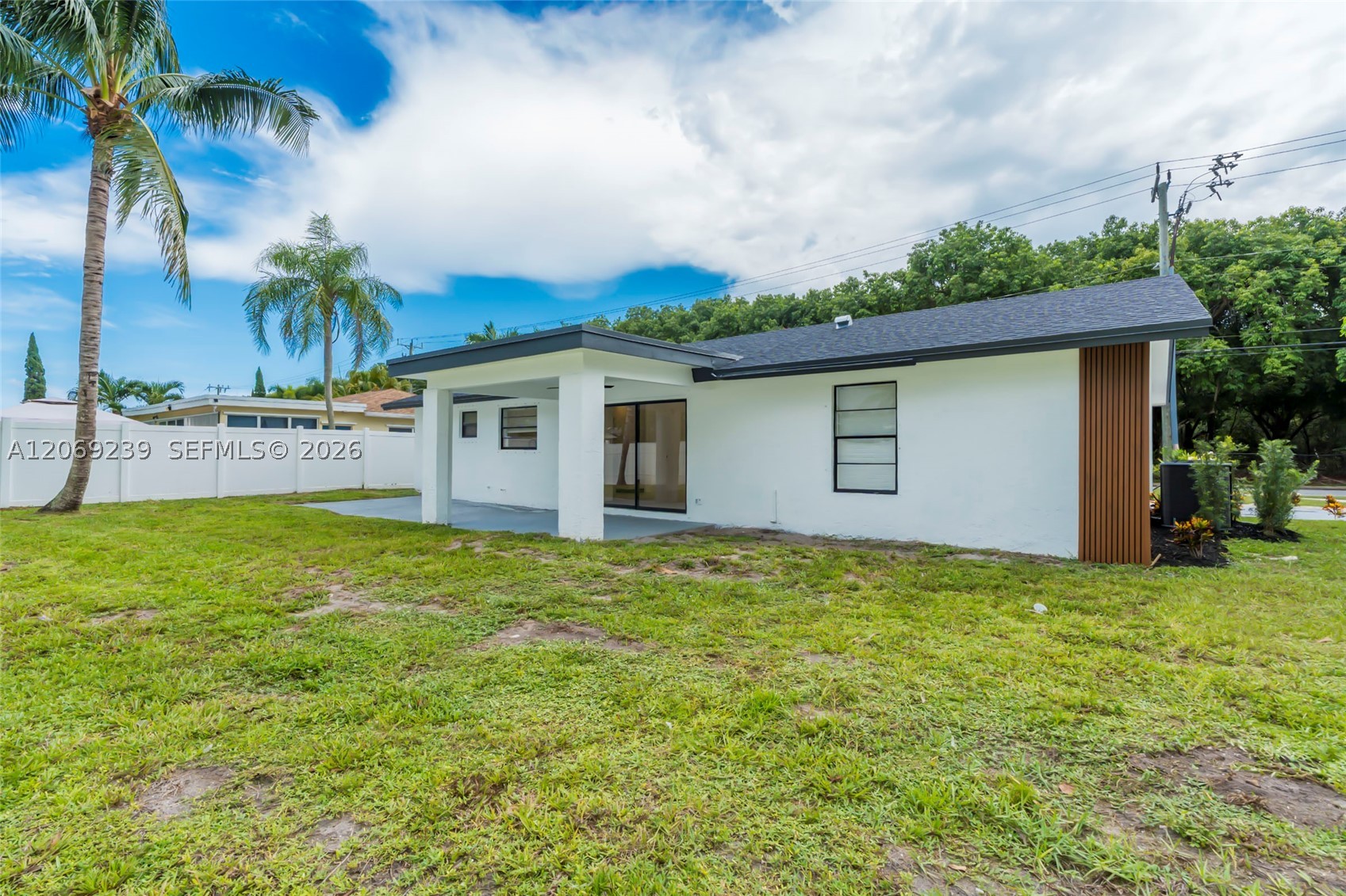 5090 SW 11th St, Margate FL 33068
