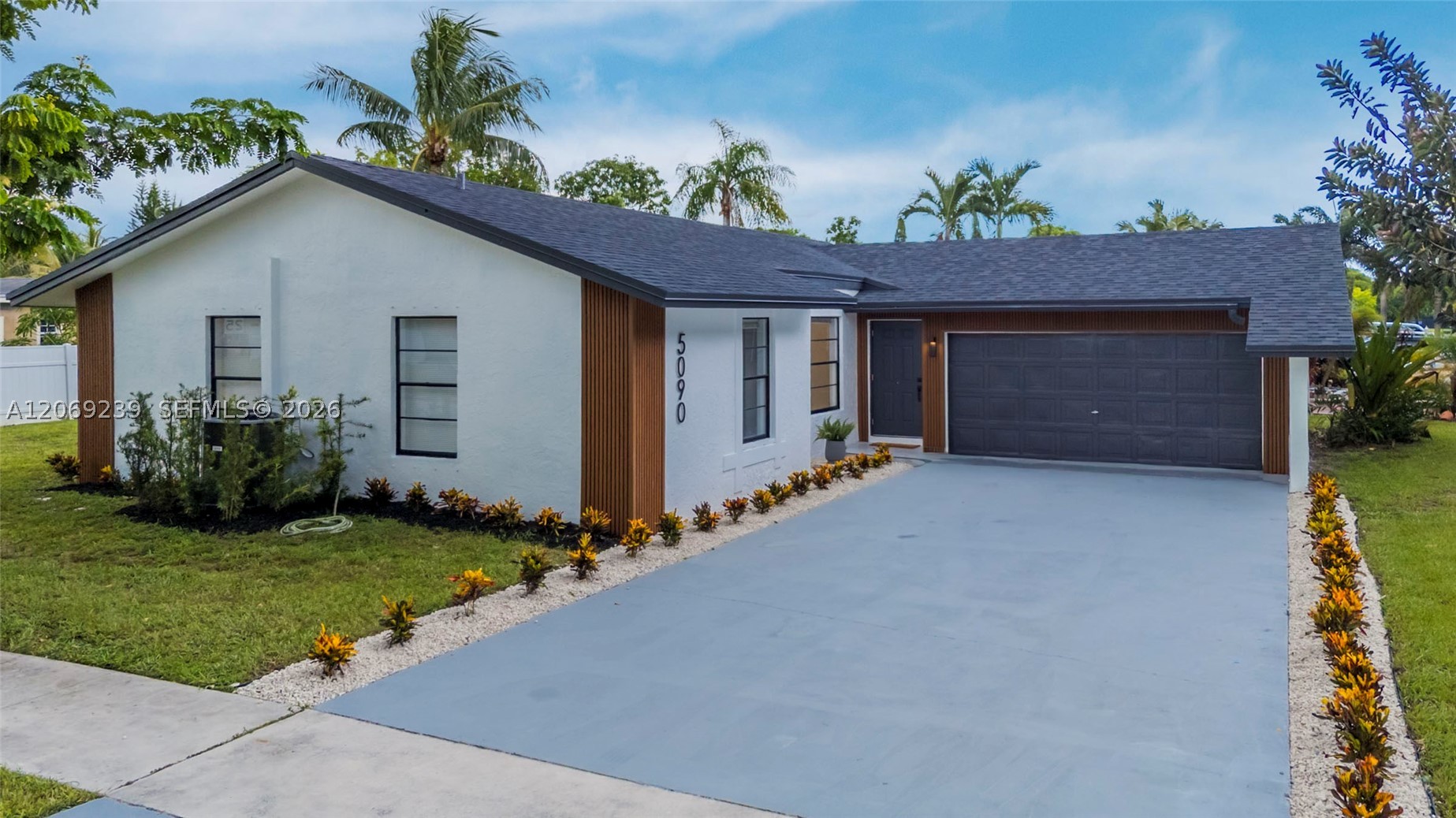 5090 SW 11th St, Margate FL 33068