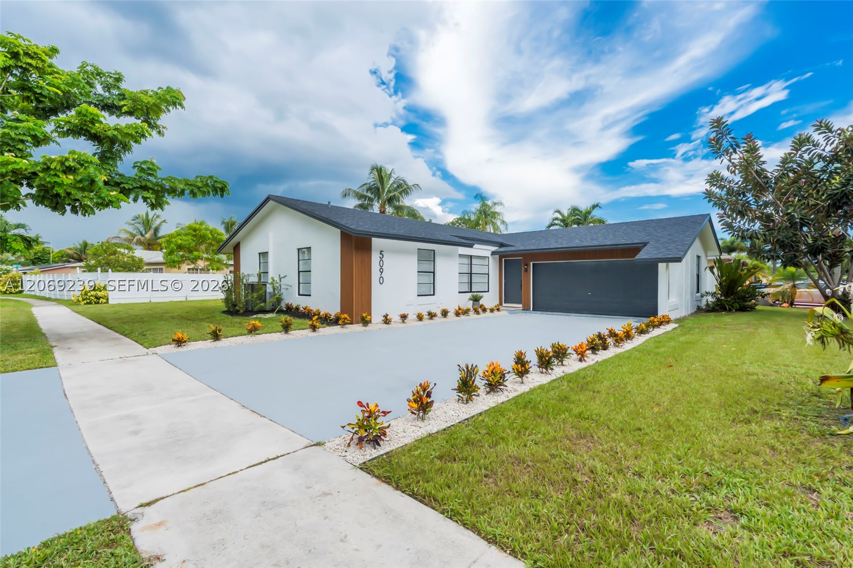 5090 SW 11th St, Margate FL 33068