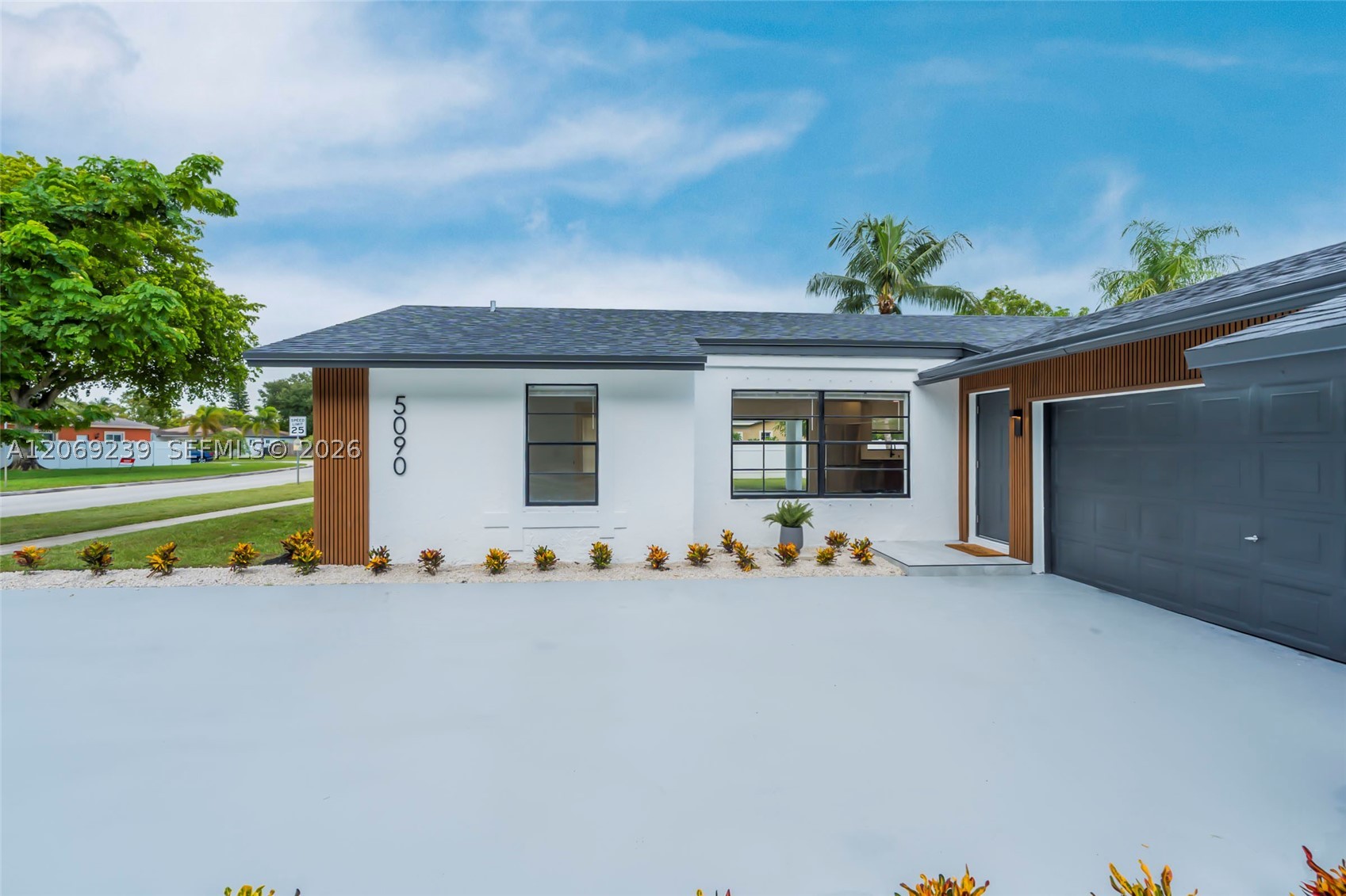 5090 SW 11th St, Margate FL 33068