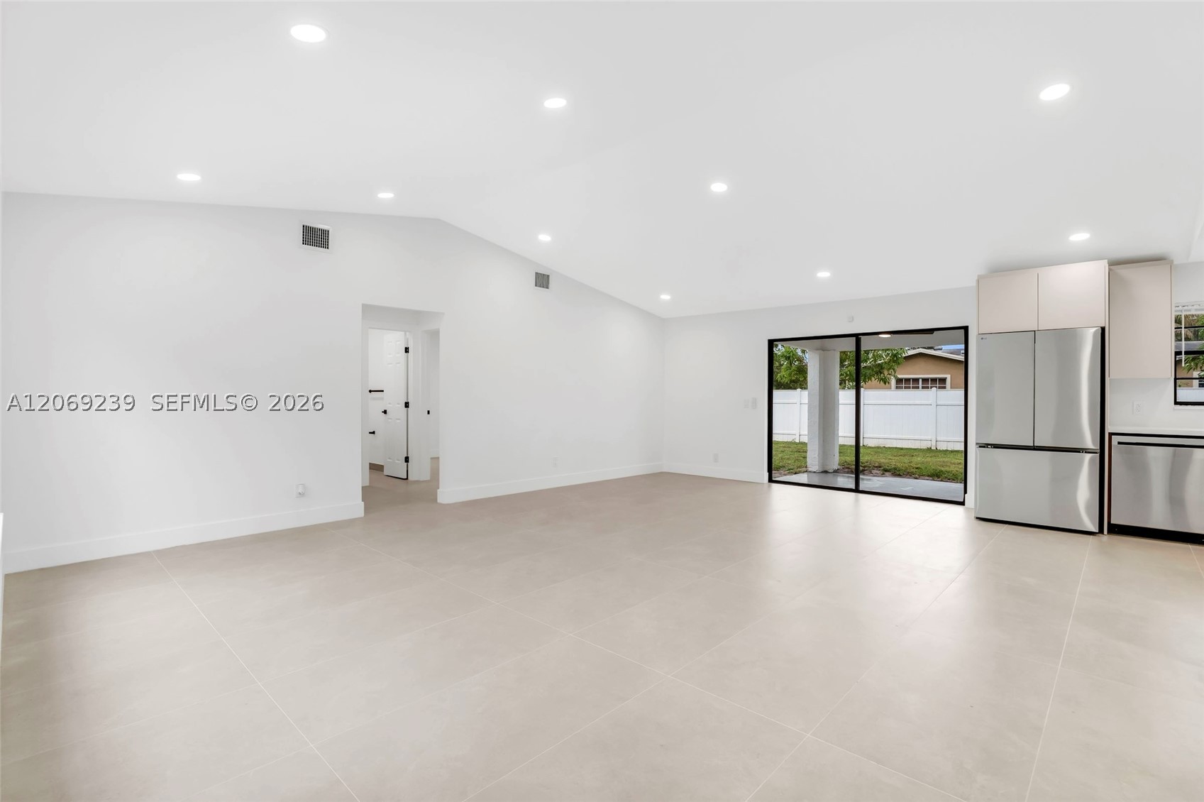5090 SW 11th St, Margate FL 33068