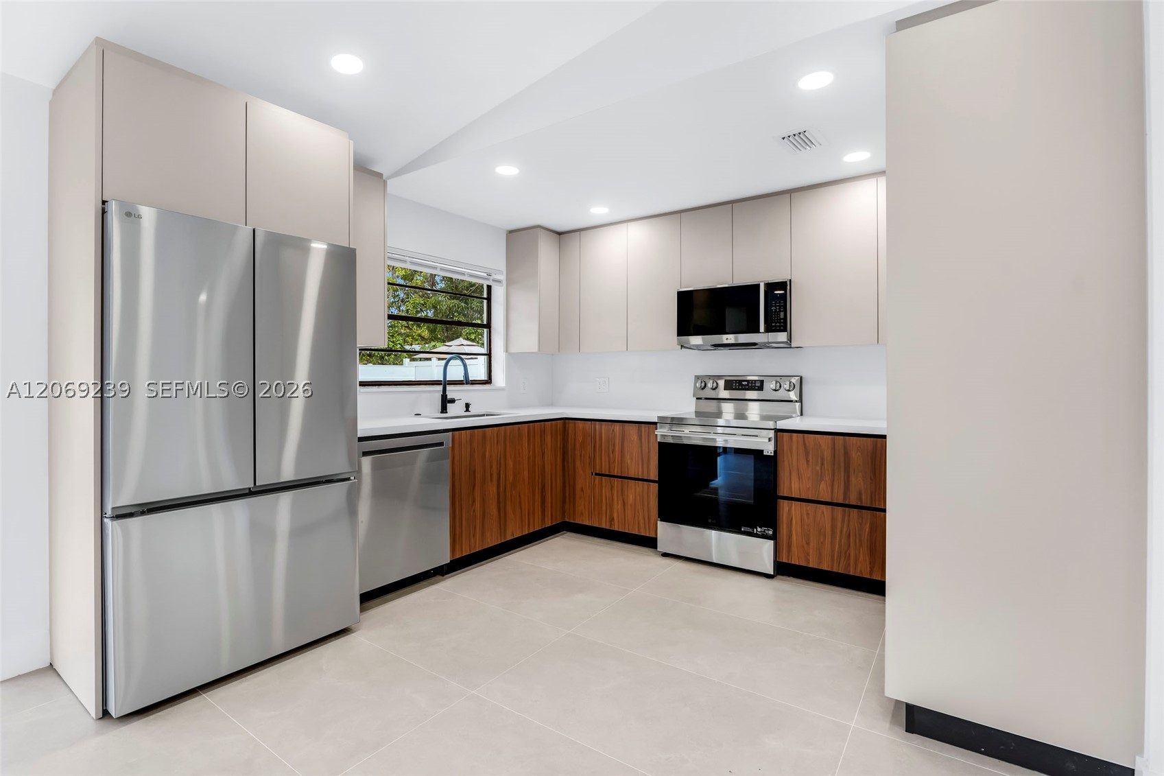 5090 SW 11th St, Margate FL 33068