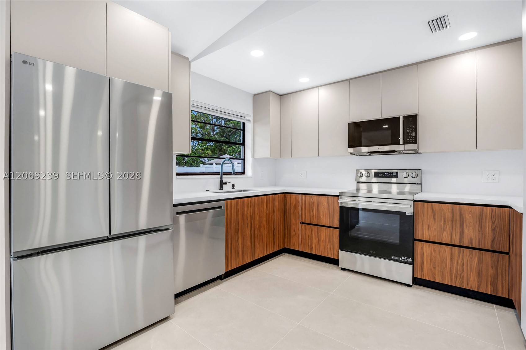 5090 SW 11th St, Margate FL 33068