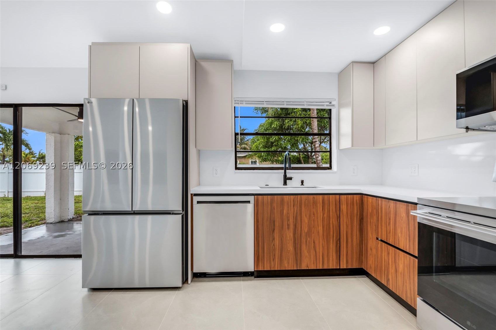 5090 SW 11th St, Margate FL 33068