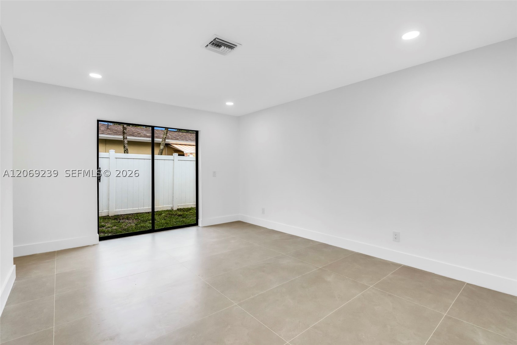 5090 SW 11th St, Margate FL 33068