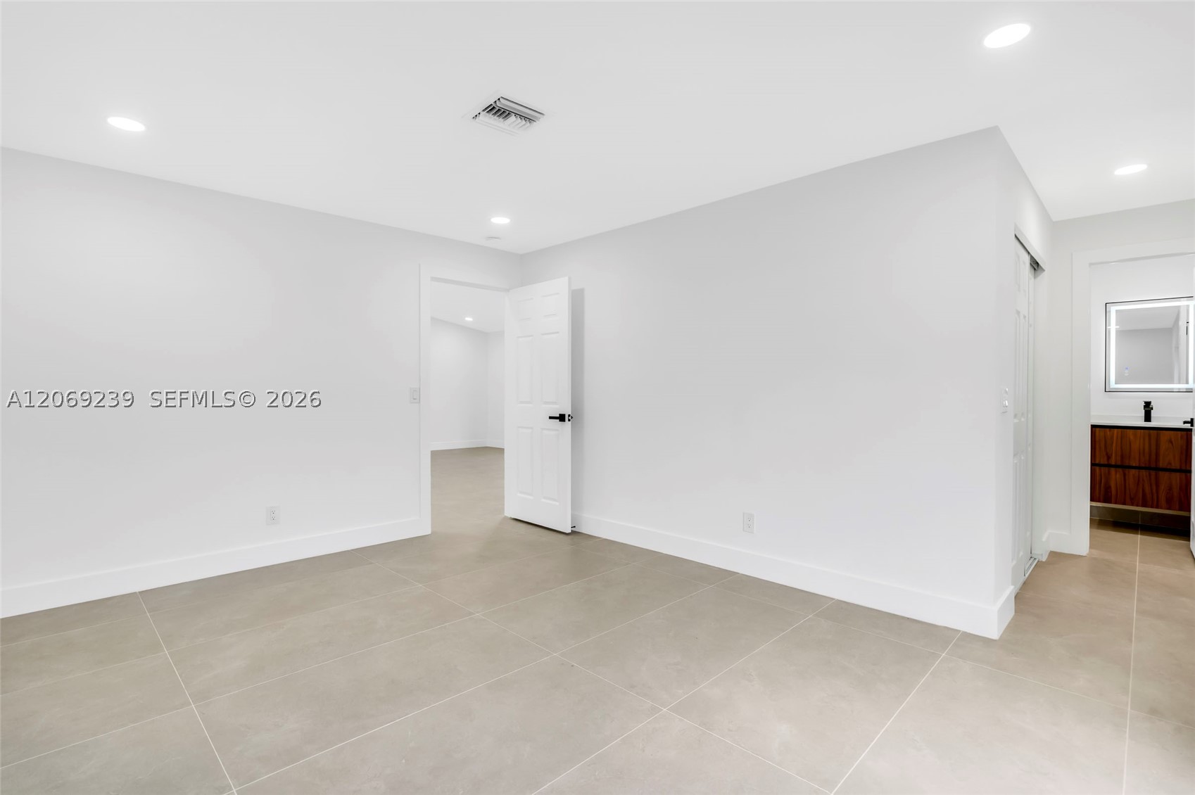 5090 SW 11th St, Margate FL 33068