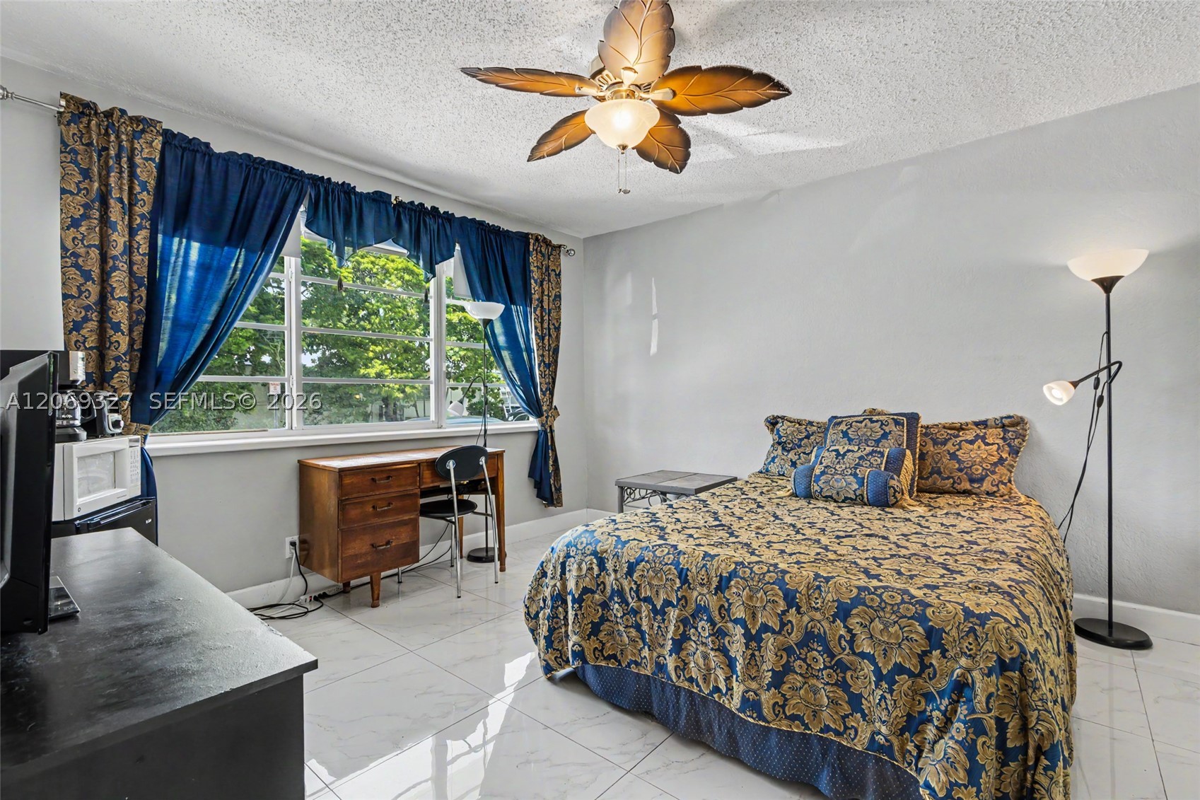 350 S Shore Dr #15, Miami Beach FL 33141