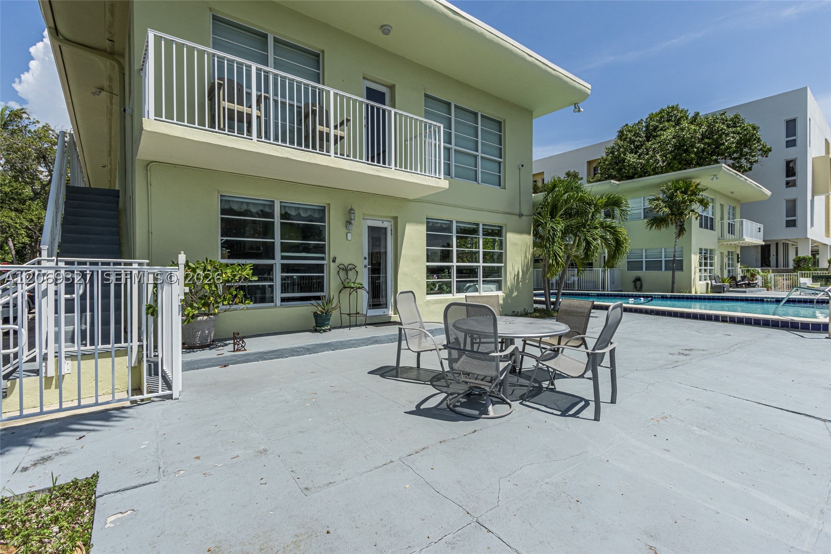 350 S Shore Dr #15, Miami Beach FL 33141