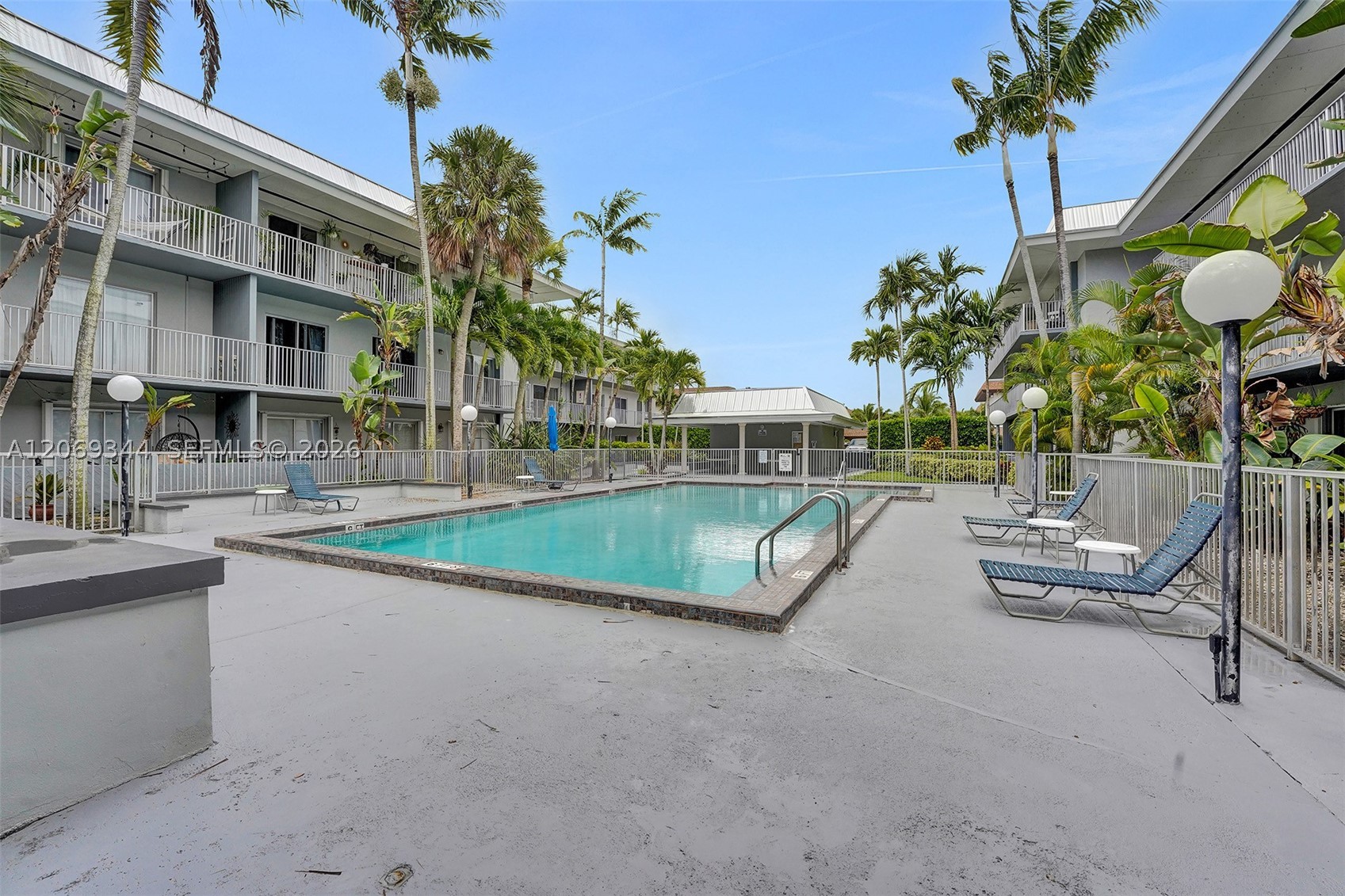 7401 SW 82nd St #302S, Miami FL 33143