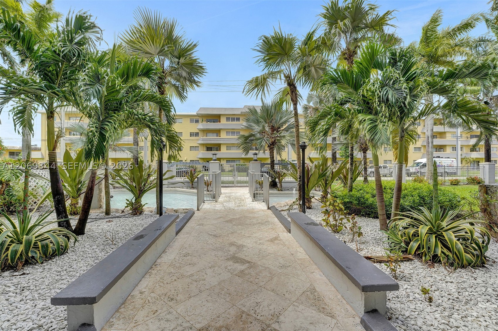 7401 SW 82nd St #302S, Miami FL 33143