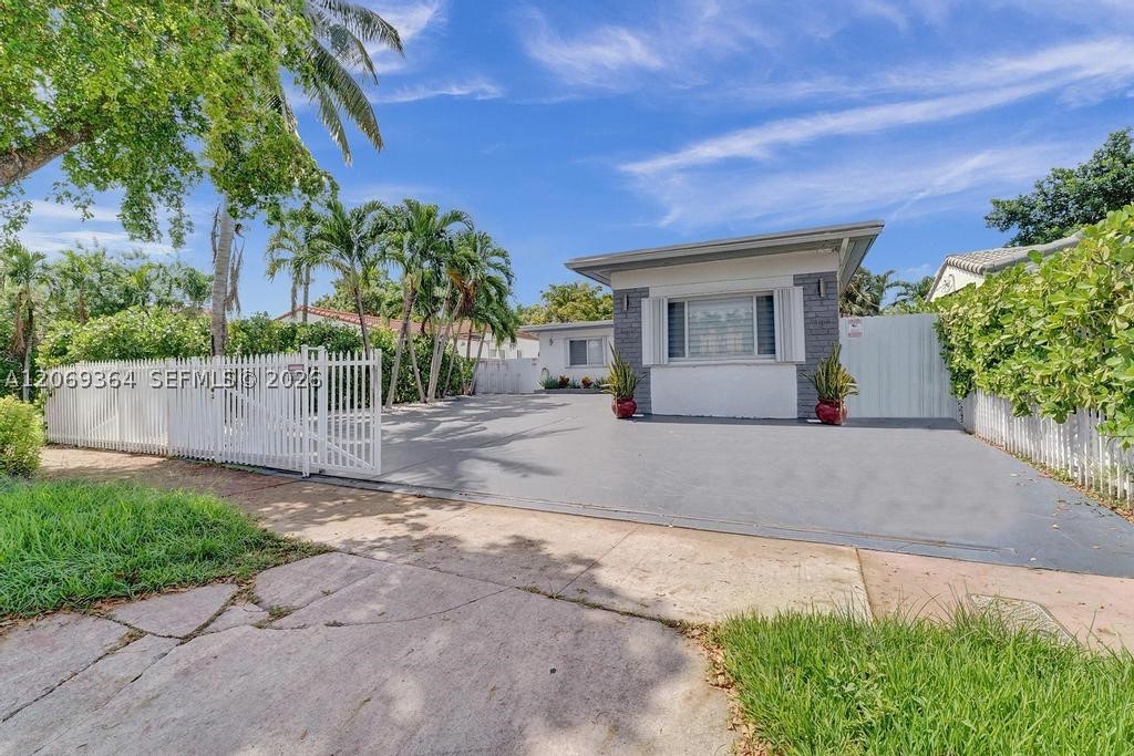 1750 71st St, Miami Beach FL 33141