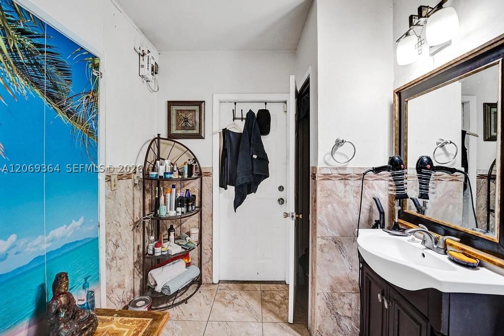 1750 71st St, Miami Beach FL 33141