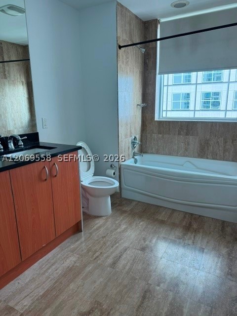 300 S Biscayne Blvd #T-2416, Miami FL 33131