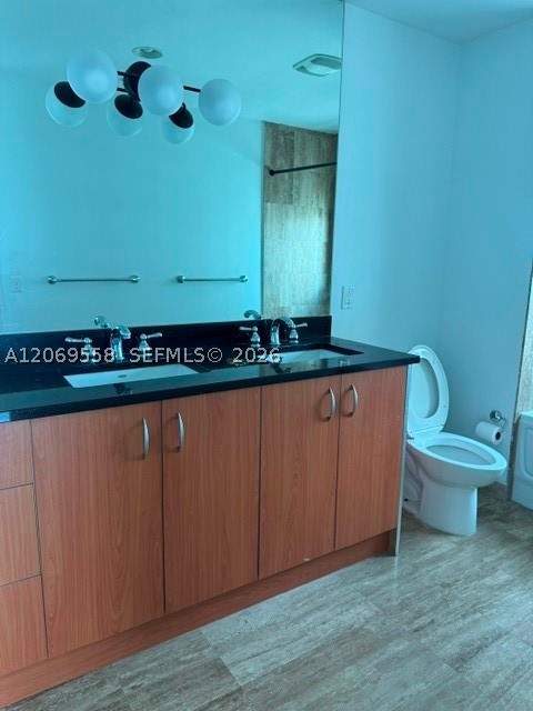 300 S Biscayne Blvd #T-2416, Miami FL 33131