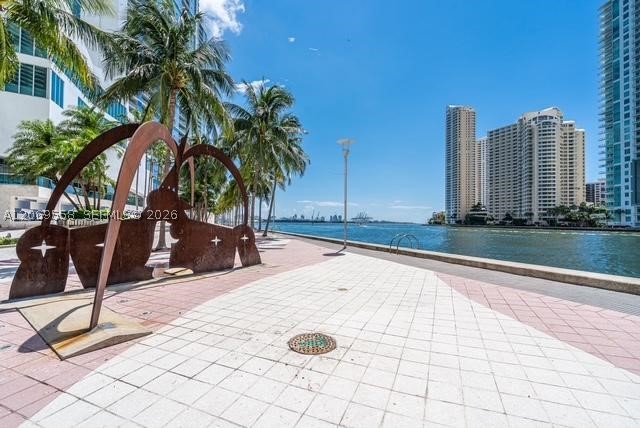 300 S Biscayne Blvd #T-2416, Miami FL 33131