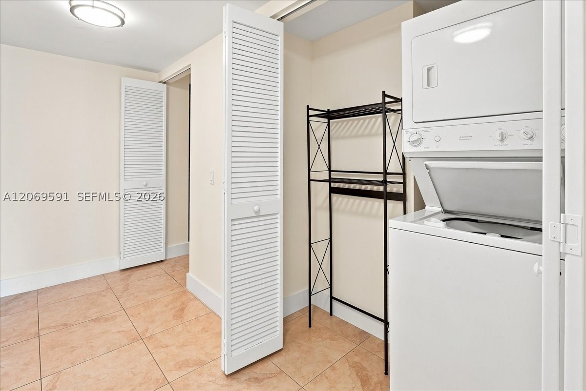 41 SE 5th St #1908, Miami FL 33131