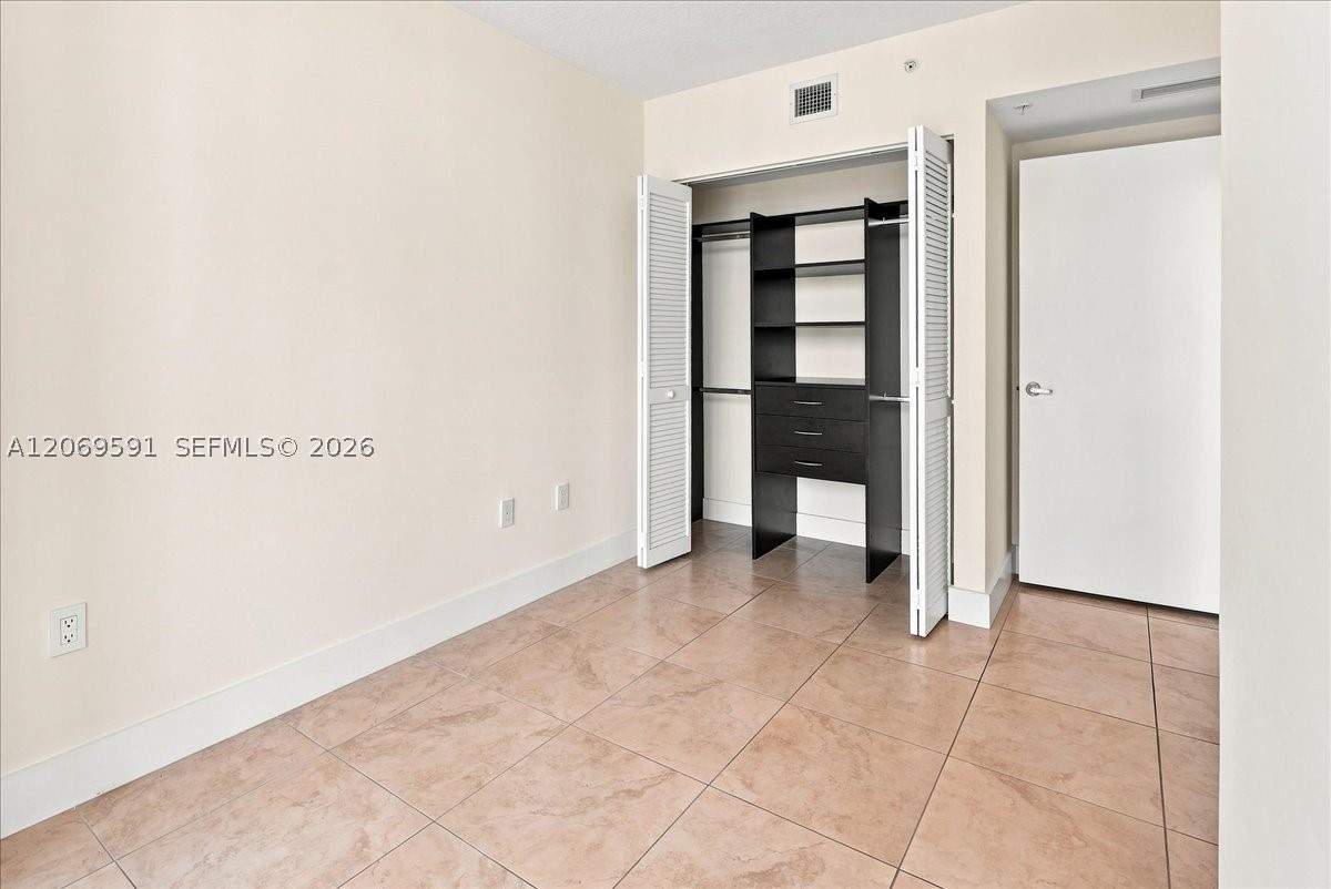41 SE 5th St #1908, Miami FL 33131