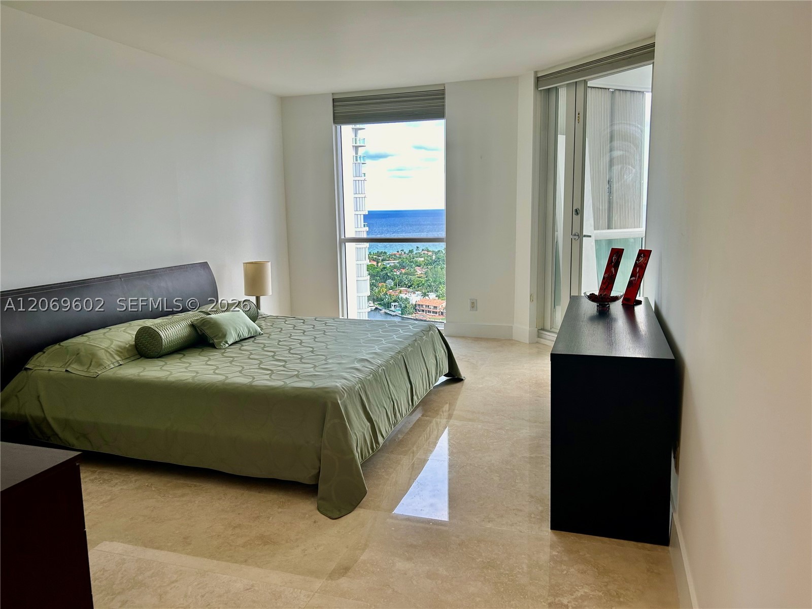 21055 Yacht Club Dr #2710, Aventura FL 33180