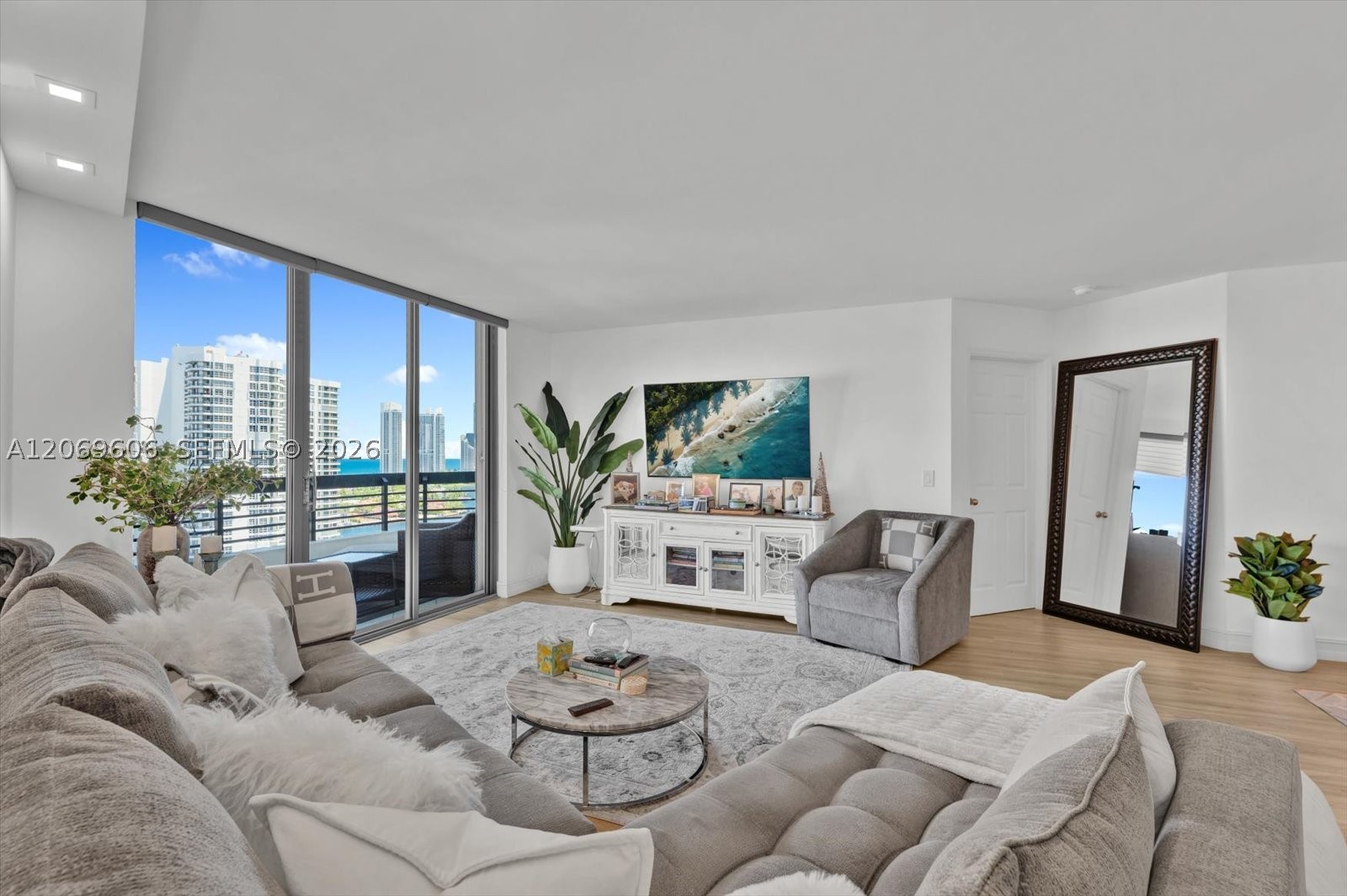 3500 Mystic Pointe Dr #2107, Aventura FL 33180