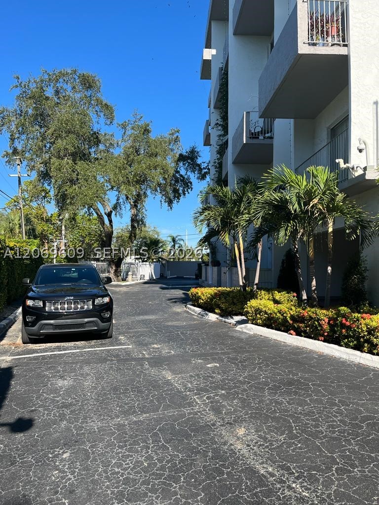 2020 NE 135th St #609, North Miami FL 33181