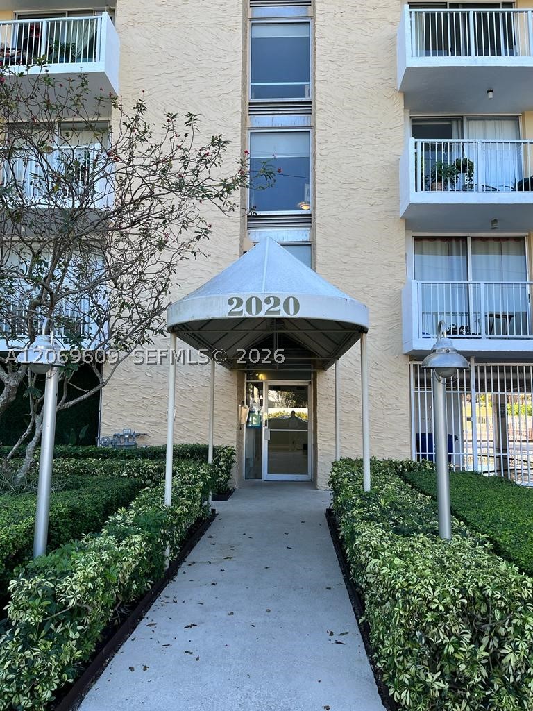 2020 NE 135th St #609, North Miami FL 33181