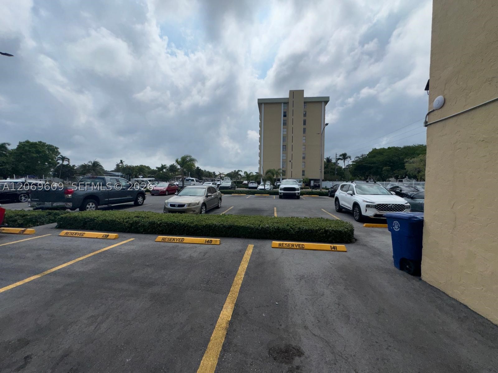 2020 NE 135th St #609, North Miami FL 33181