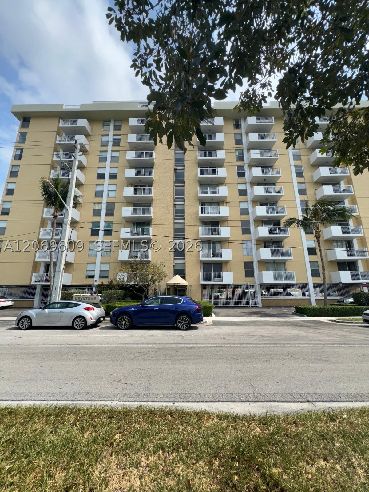 2020 NE 135th St #609, North Miami FL 33181