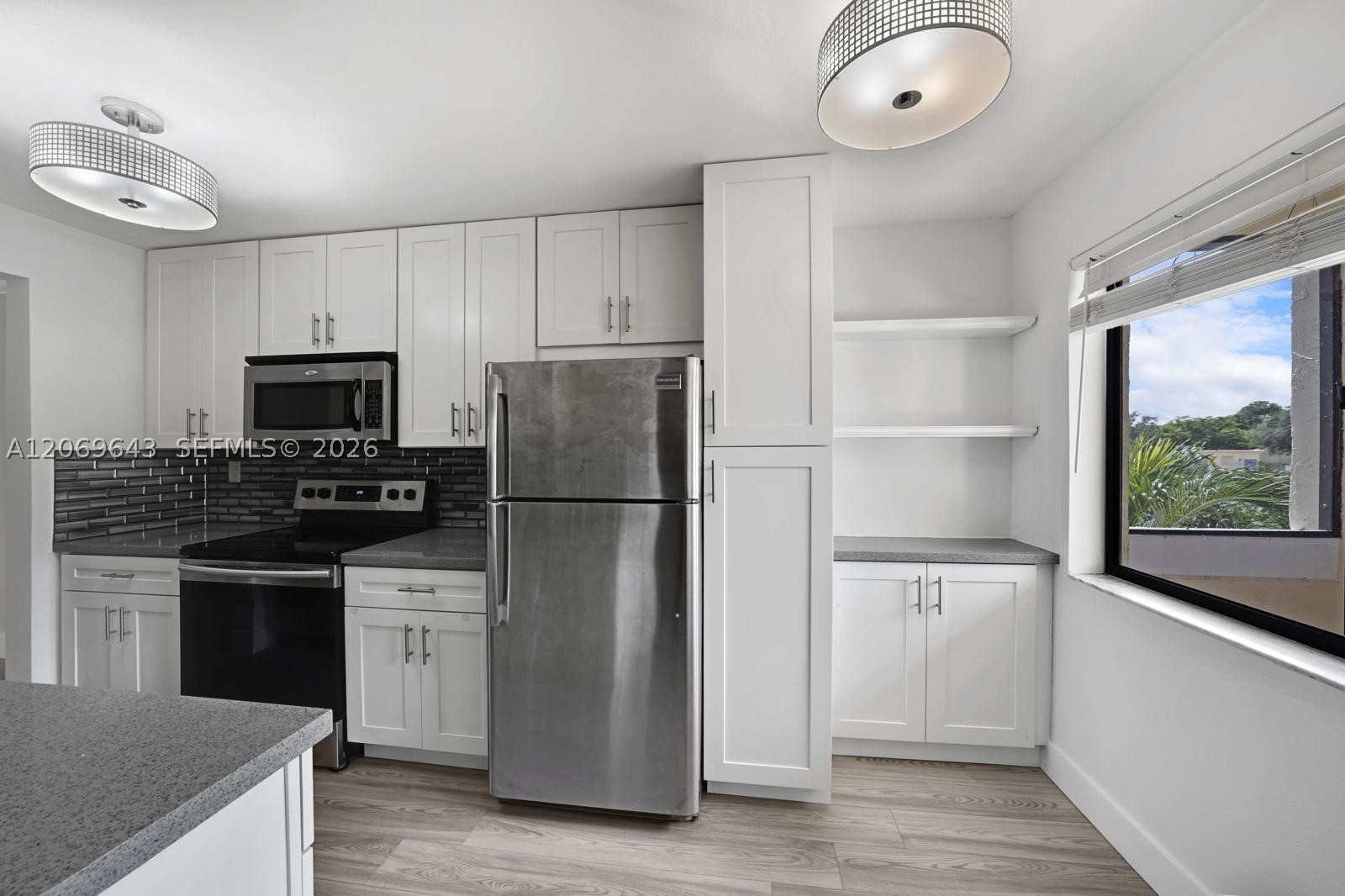 185 Lakeview Dr #201, Weston FL 33326