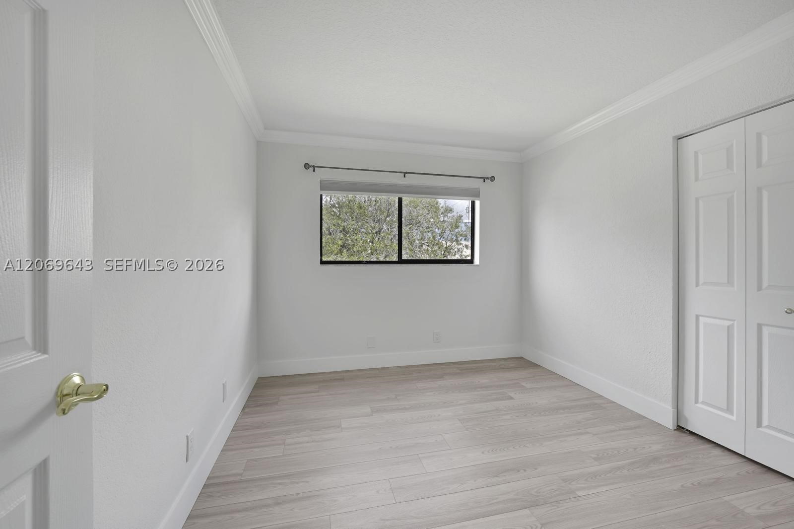 185 Lakeview Dr #201, Weston FL 33326