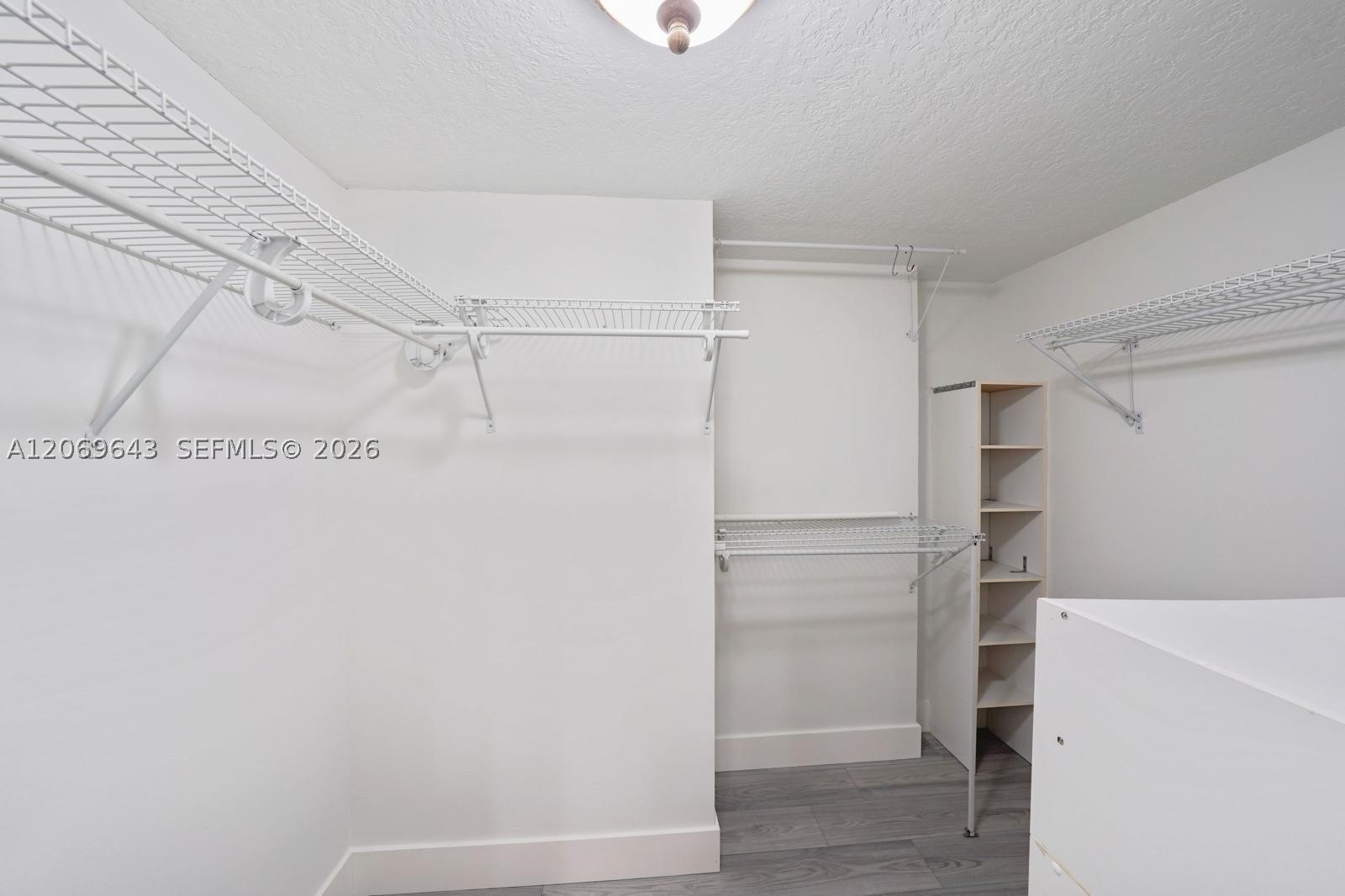 185 Lakeview Dr #201, Weston FL 33326