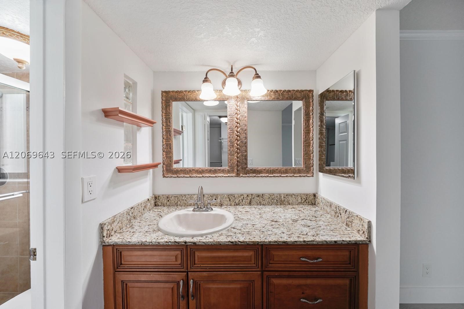 185 Lakeview Dr #201, Weston FL 33326