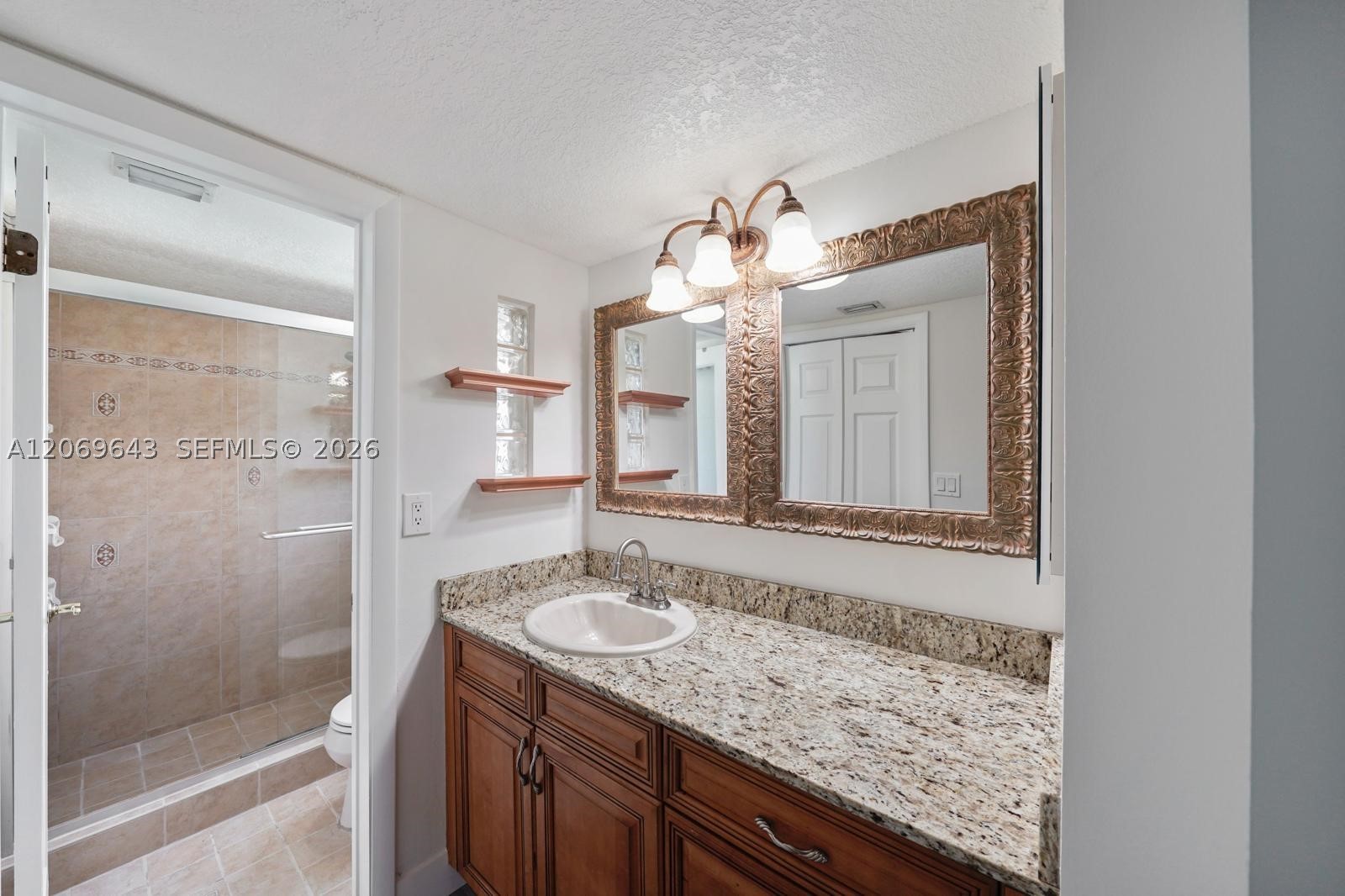 185 Lakeview Dr #201, Weston FL 33326