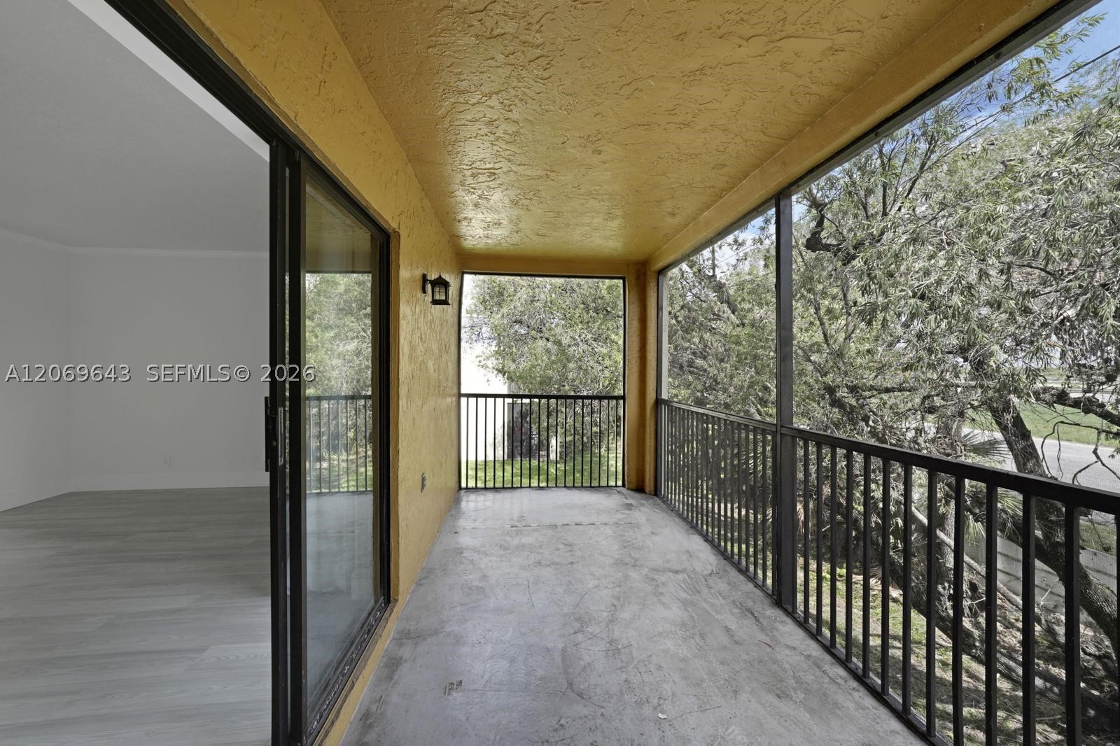 185 Lakeview Dr #201, Weston FL 33326