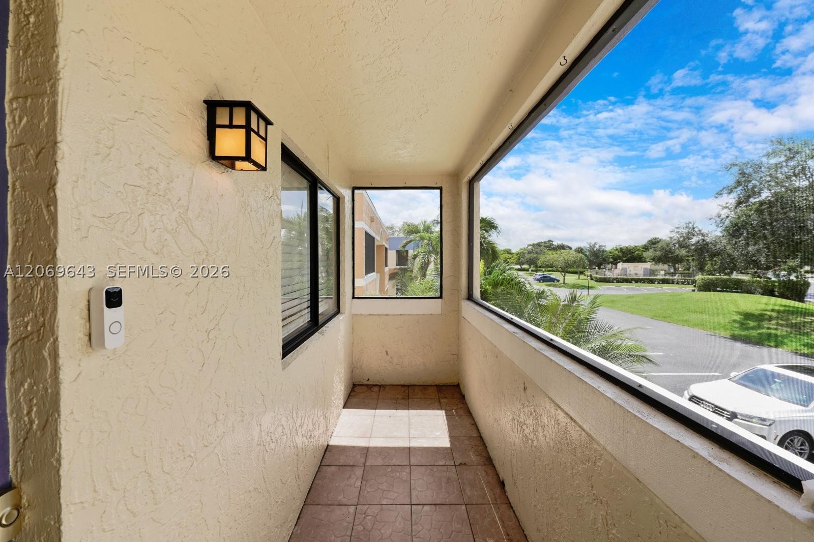 185 Lakeview Dr #201, Weston FL 33326