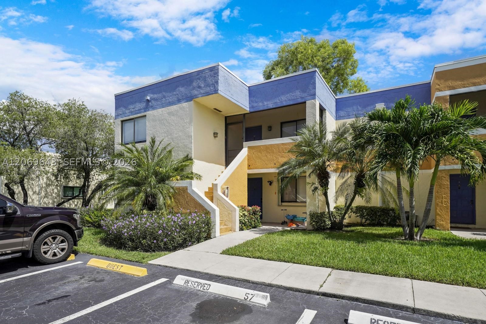 185 Lakeview Dr #201, Weston FL 33326